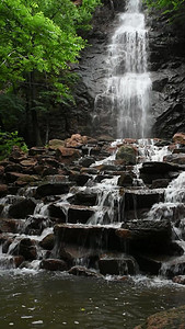 竖屏山涧流水瀑布竖版风景