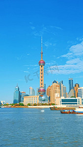 实拍竖版竖屏晴天下上海城市地标建筑东方明珠塔