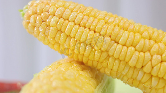 农产品宣传摄影照片_实拍新鲜食材甜玉米特写蔬菜农产品摆拍