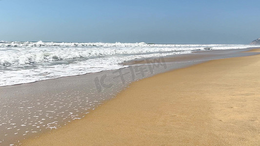 清凉夏日海边摄影照片_实拍夏日海浪沙滩自然风光大海