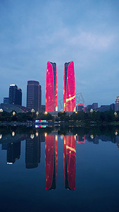 成都双子塔摄影照片_实拍成都夜景竖屏竖版城市风景