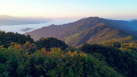 航拍山峦叠嶂磅礴大气的日出云海