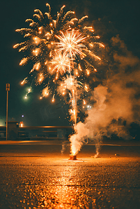 放烟花摄影照片_新年春节夜晚放烟花8