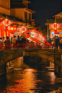 热闹过年摄影照片_中国传统过年春节热闹灯会摄影配图3