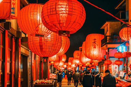 过年夜晚挂红灯笼摄影照片1