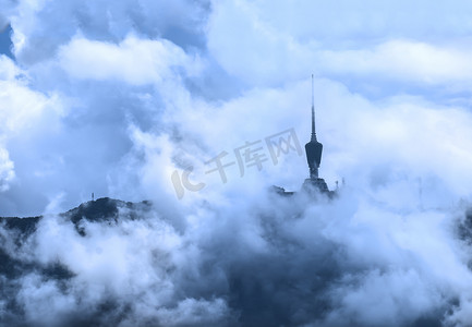 深圳标志性建筑风景梧桐山雨雾缭绕