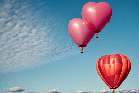 天空中飘荡的彩色气球摄影图5
