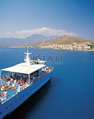 游泳背景图片_爱琴海渡轮是游泳和观光的热门场所