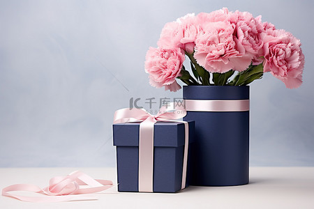 礼包丝带背景图片_两个包含粉色康乃馨的礼包