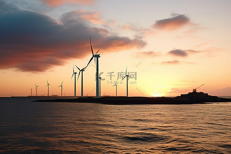 日落时岸边的风力涡轮机
