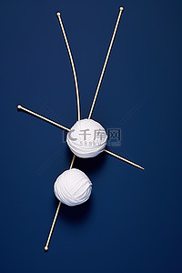针织圈显示三股纱线和白色织针