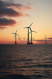 蚕背景图片_日落时海洋中的四个风力涡轮机
