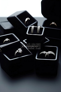 珠宝盒背景图片_这些镶有钻石的黑色珠宝盒装有戒指
