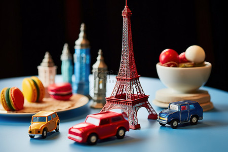 桌子上装饰着巴黎主题的物品和玩具