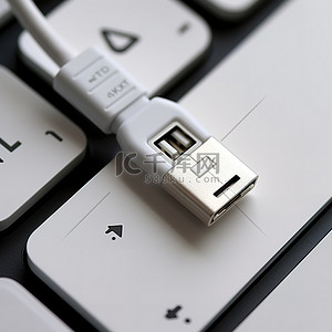 连接到 Mac 键盘按钮的 USB 电缆