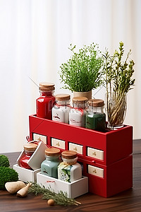 一组红绿白装饰盒，展示香草和香料