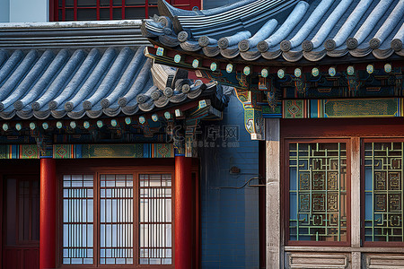 两人在街上走背景图片_街上的建筑物有许多中国风格的窗户