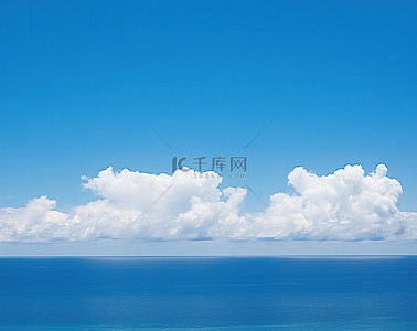 夏威夷花边背景图片_海景，白云俯瞰大海