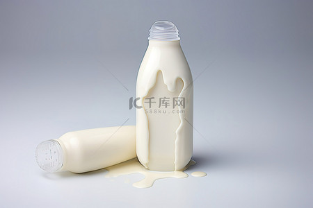 养老育儿背景图片_两个牛奶瓶中间有牛奶溢出