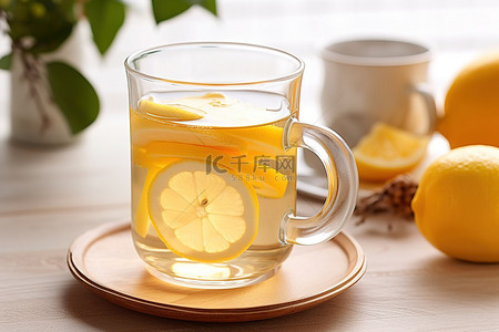 杯茶背景图片_柠檬片旁边的一杯茶