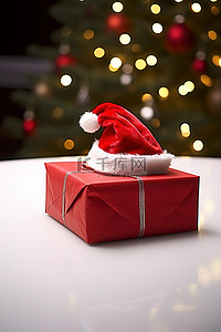 一个红色的包裹，上面有一顶圣诞老人的帽子