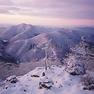 山背景图片_高原山附近的雪山顶视图