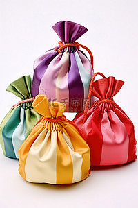 三个手绑彩色钱包形式的小袋