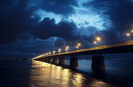 夜晚，一座桥透过云层出现在水体上方