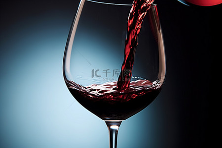 将杯背景图片_将红酒倒入高档酒杯上的一杯水中