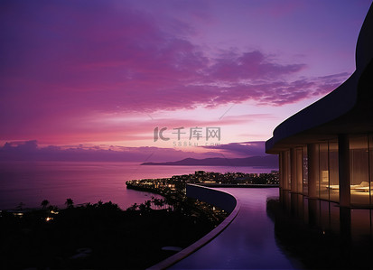 关岛背景图片_紫色的夕阳，左边是山脊，右边是海洋