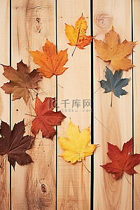 秋背景图片_木製背景上的秋葉