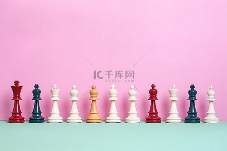 粉红色背景图片_粉红色的墙上画着彩色的棋子