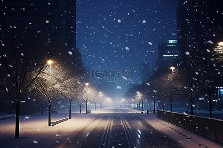 城市的冬天背景图片_夜晚的城市街道上飘落着雪花