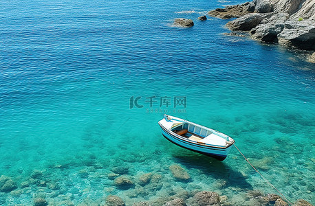 海尔背景图片_厄尔巴岛海洋中的小船