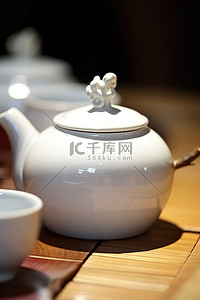 茶背景图片_夏景白陶瓷茶壶 4c