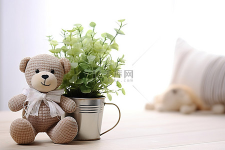 玩具背景图片_一只棕色和白色的泰迪熊带着一株室内植物