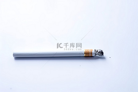 吸烟或用纸点燃香烟