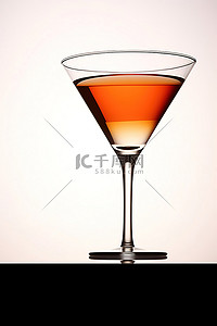 酒背景图片_一杯马提尼酒和一杯饮料