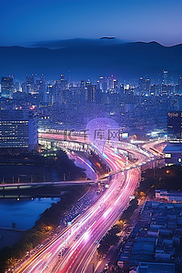 一座横跨高速公路的桥梁，俯瞰城市夜景