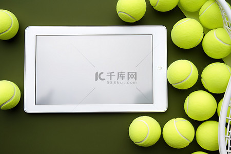 带网球的网球笔记本电脑