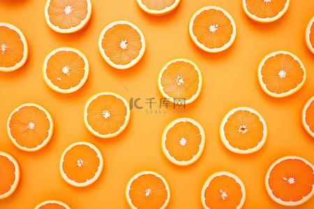 水果背景图片_橙色切片被切割然后排列在橙色背景上
