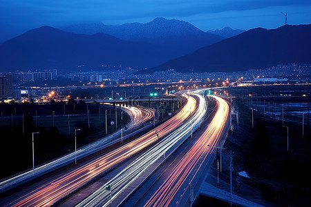 公路背景图片_翻山越岭的公路