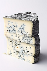 白色表面切的蓝纹奶酪