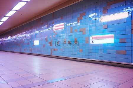地铁站背景图片_铺着蓝色瓷砖的地铁站