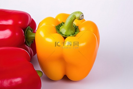 红辣椒背景图片_一块红辣椒和黄辣椒
