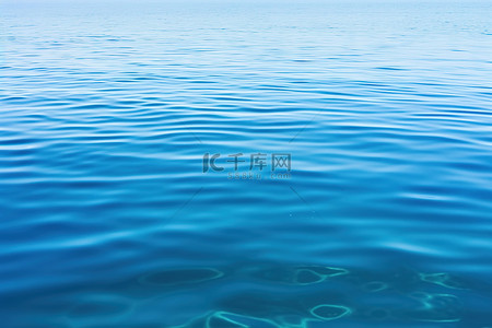 海洋上蓝色的水面