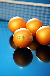网球背景图片_蓝色网球上的金蛋乒乓球打球照片