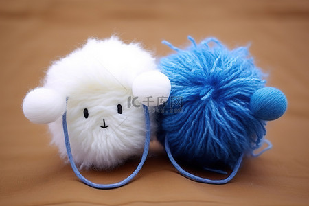 冬天背景图片_白色和蓝色羊毛，有耳朵和两个球