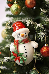 圣诞背景图片_圣诞树上的雪人礼物和玩具