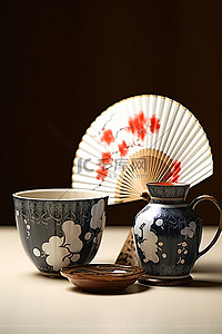 一个日本风扇杯和一个水罐